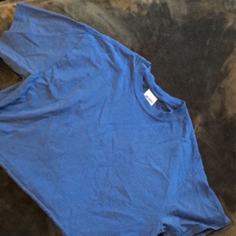 Plain blue cropped tee